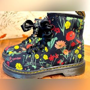 Dr. Martens. US kids 3. 1460 Botanics.